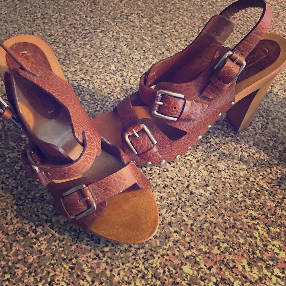 BCBG Wooden Brown Leather Heeled Sandals